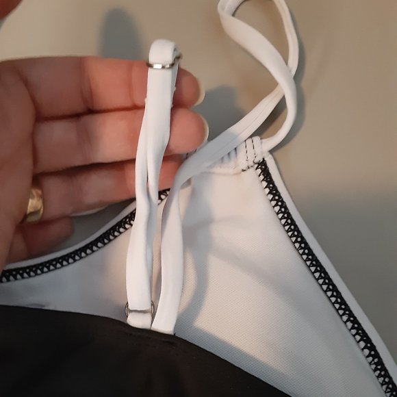 Color Block Two Tone Black & White Bikini Top Shein - Picture 11 of 12